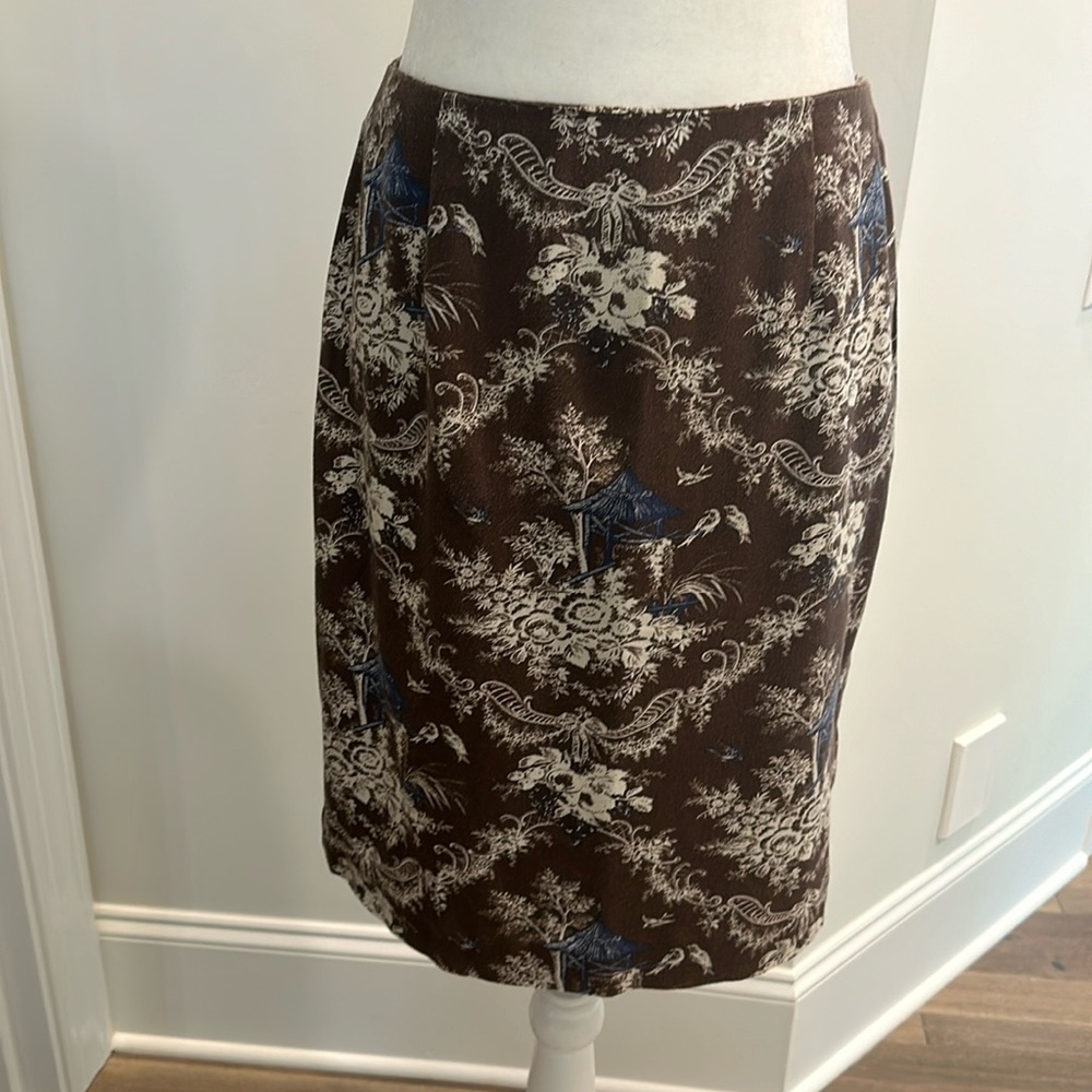 Talbots knees length Asian print design casual pencil skirt. Size 6